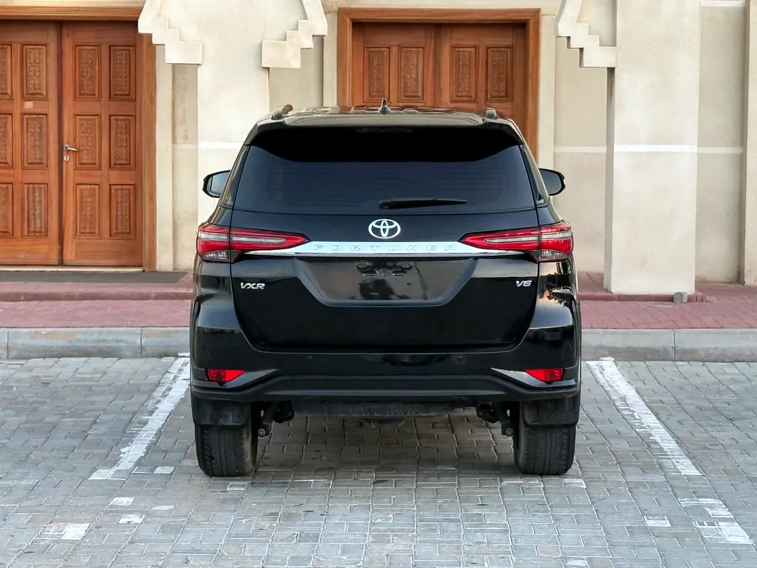 TOYOTA Fortuner VXR 2016 - photo 8 - Import Émirats | International Cars