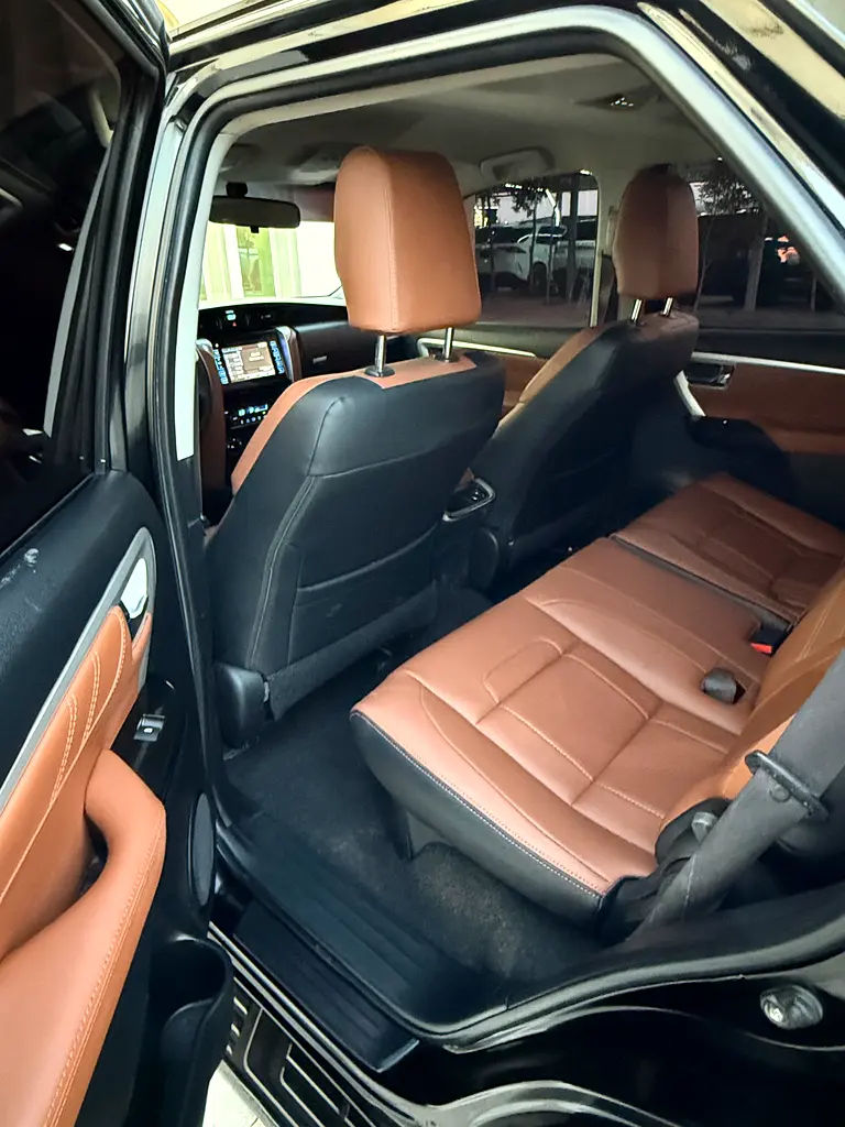 TOYOTA Fortuner VXR 2016 - photo 9 - Import Émirats | International Cars