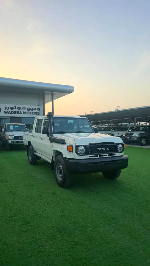 TOYOTA Land Cruiser 70 Série LC 79 Base 2024