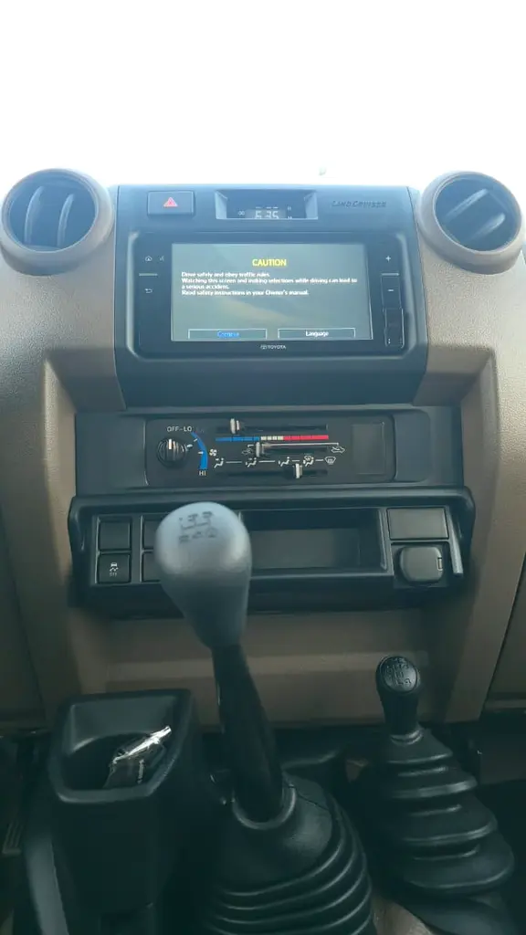 TOYOTA Land Cruiser 70 Series LC 79 Base 2024 - photo 12 - Import Émirats | International Cars