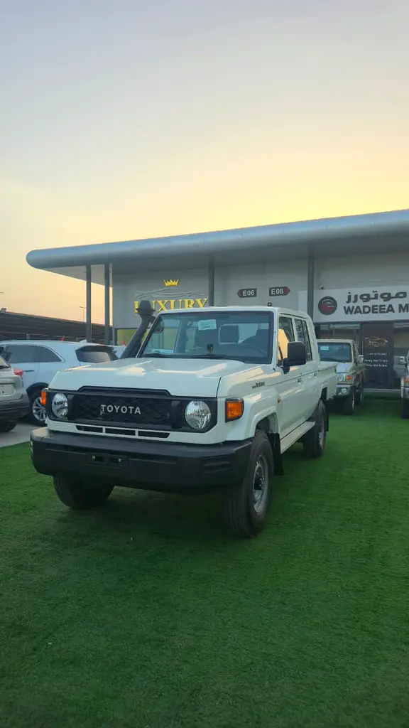 TOYOTA Land Cruiser 70 Series LC 79 Base 2024 - photo 2 - Import Émirats | International Cars