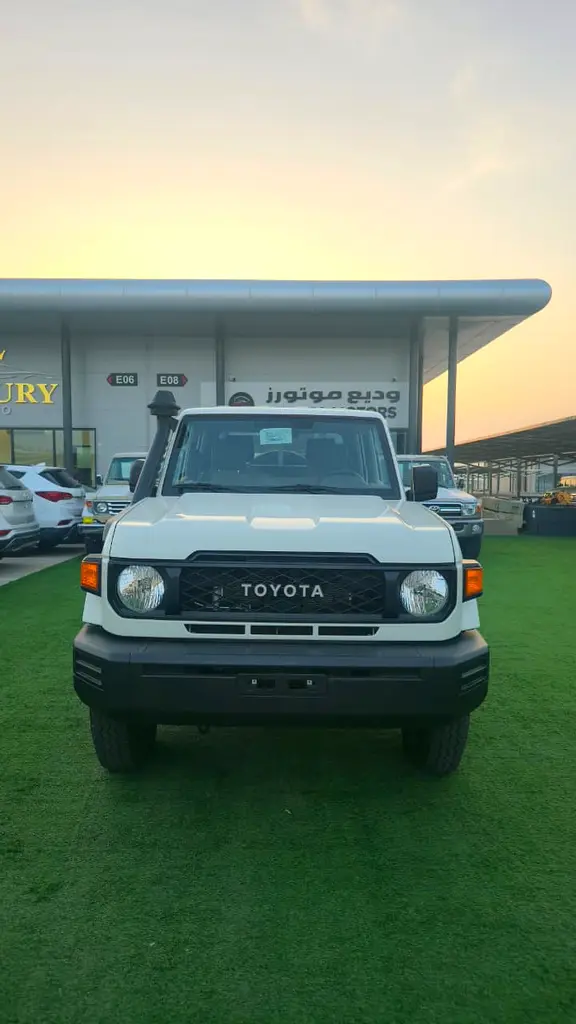 TOYOTA Land Cruiser 70 Series LC 79 Base 2024 - photo 3 - Import Émirats | International Cars