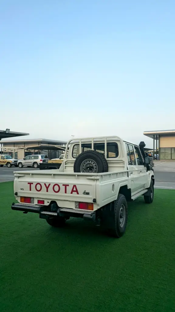 TOYOTA Land Cruiser 70 Series LC 79 Base 2024 - photo 4 - Import Émirats | International Cars
