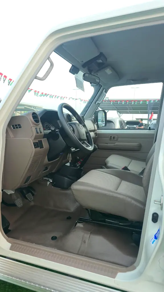 TOYOTA Land Cruiser 70 Series LC 79 Base 2024 - photo 7 - Import Émirats | International Cars