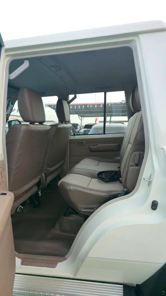 TOYOTA Land Cruiser 70 Series LC 79 Base 2024 - photo 8 - Import Émirats | International Cars