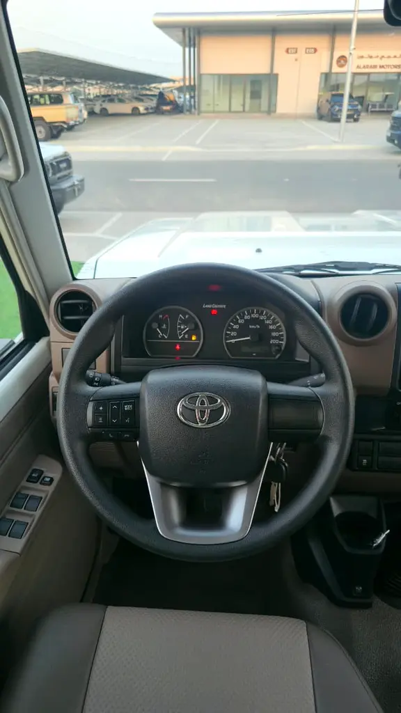TOYOTA Land Cruiser 70 Series LC 79 Base 2024 - photo 9 - Import Émirats | International Cars