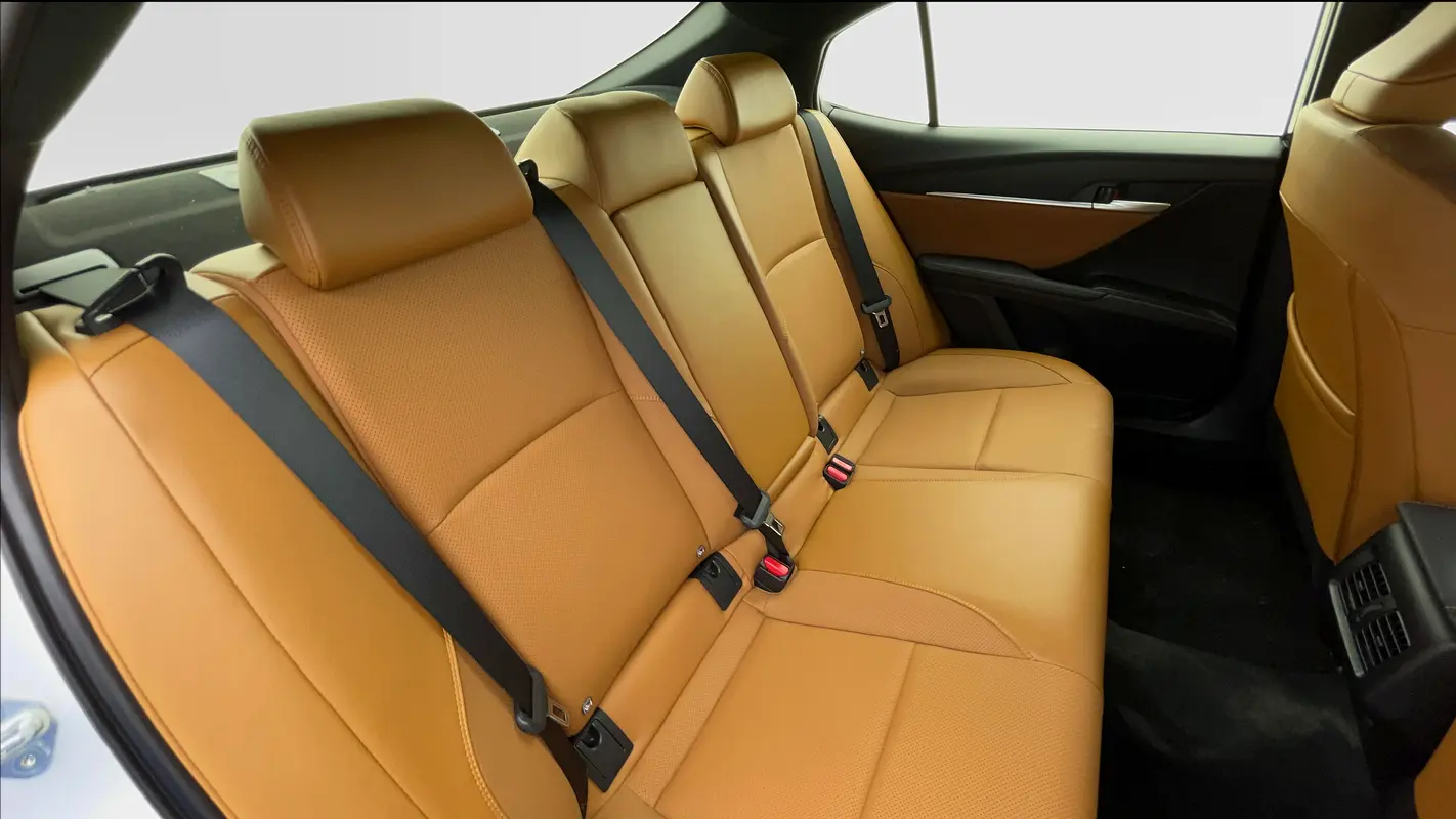 TOYOTA Camry GLE 2025 - photo 10 - Import Émirats | International Cars