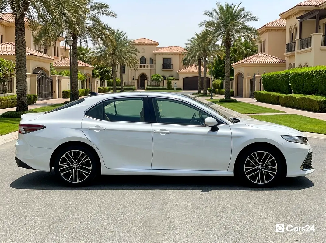 TOYOTA Camry GLE 2025 - photo 5 - Import Émirats | International Cars