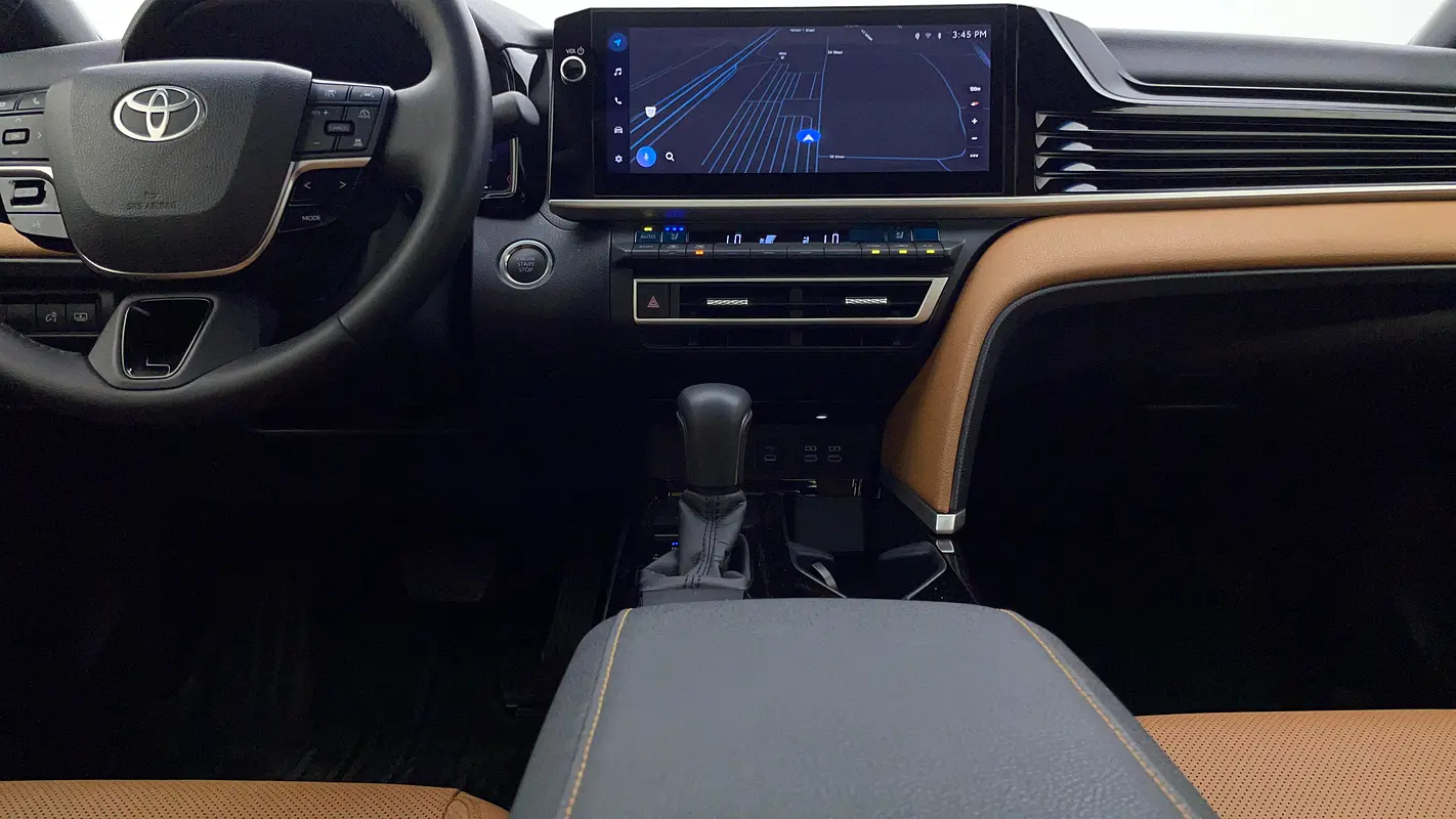 TOYOTA Camry GLE 2025 - photo 8 - Import Émirats | International Cars