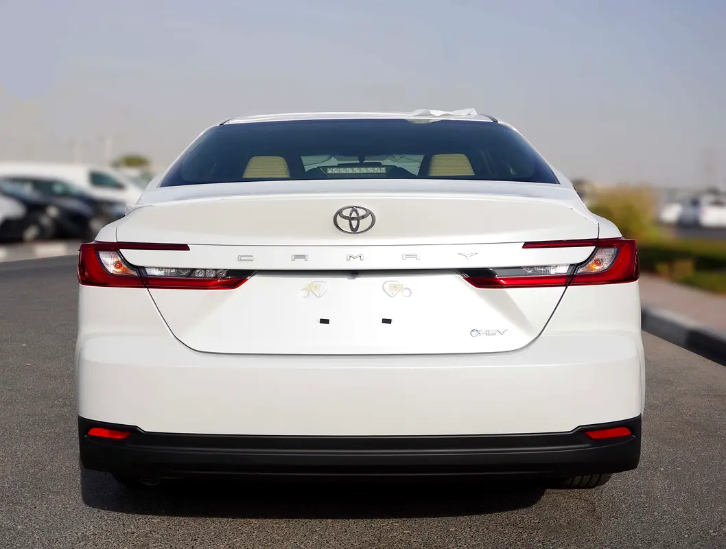 TOYOTA Camry GLE 2025 - photo 6 - Import Émirats | International Cars
