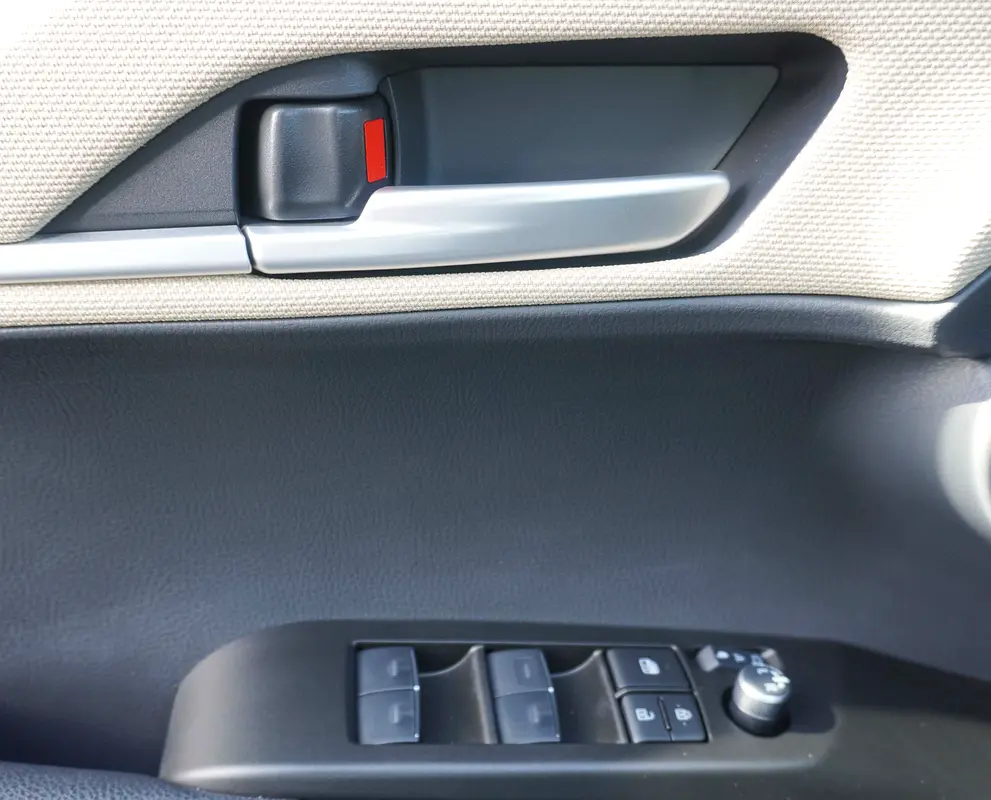 TOYOTA Camry GLE 2025 - photo 9 - Import Émirats | International Cars