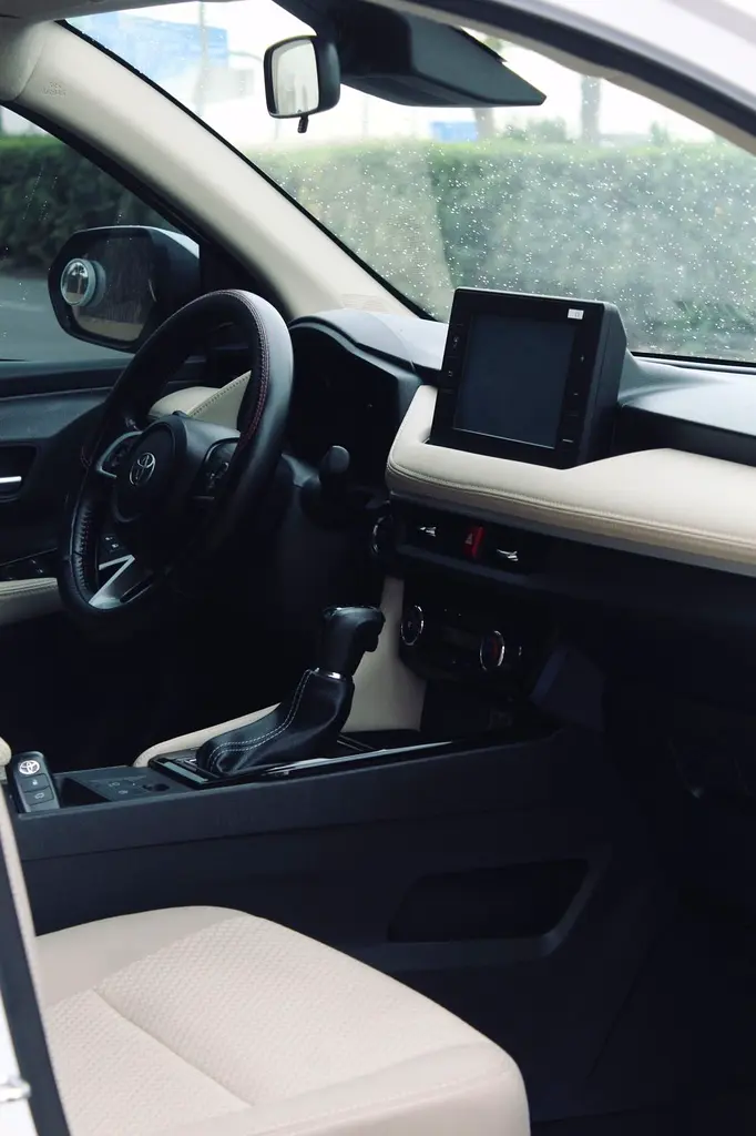 TOYOTA Yaris G 2023 - photo 12 - Import Émirats | International Cars