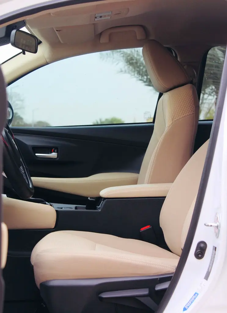 TOYOTA Yaris G 2023 - photo 5 - Import Émirats | International Cars