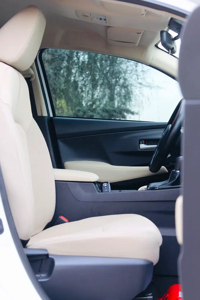 TOYOTA Yaris G 2023 - photo 8 - Import Émirats | International Cars