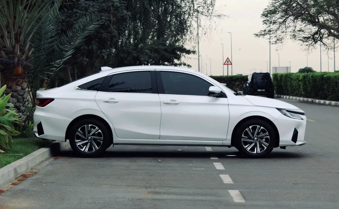 TOYOTA Yaris G 2023 - photo 9 - Import Émirats | International Cars