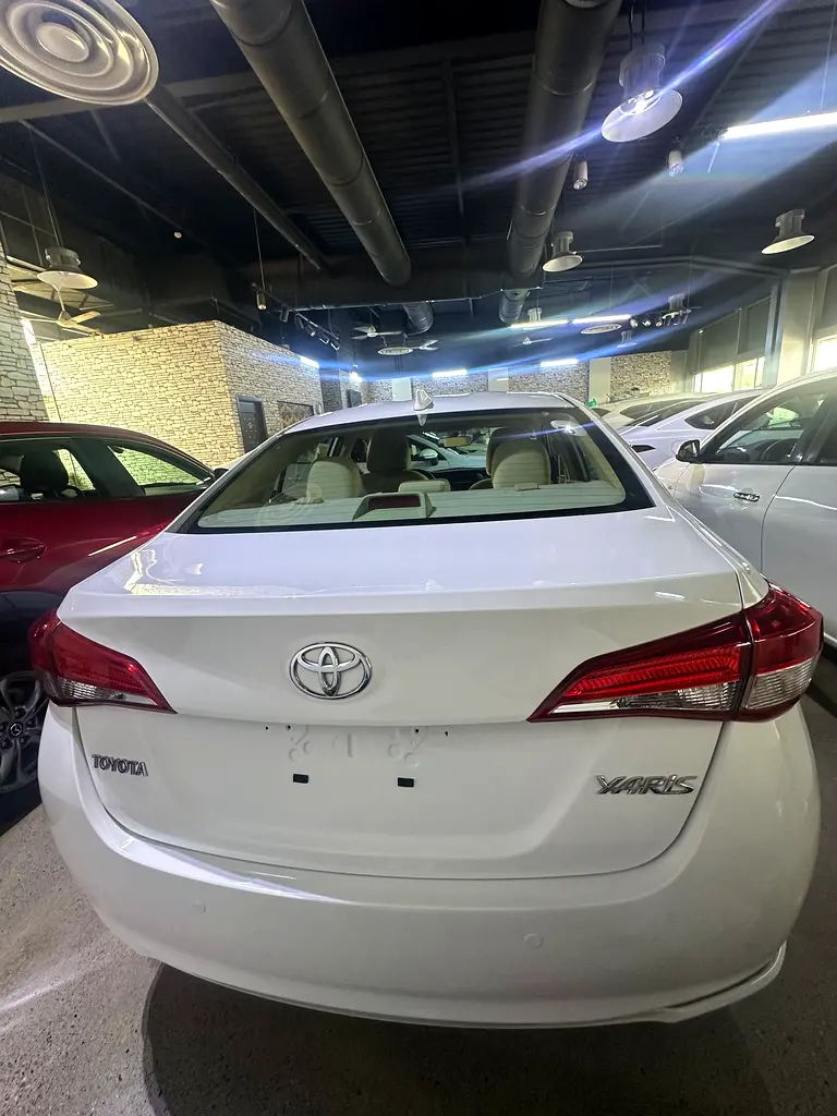 TOYOTA Yaris SE 2022 - photo 4 - Import Émirats | International Cars