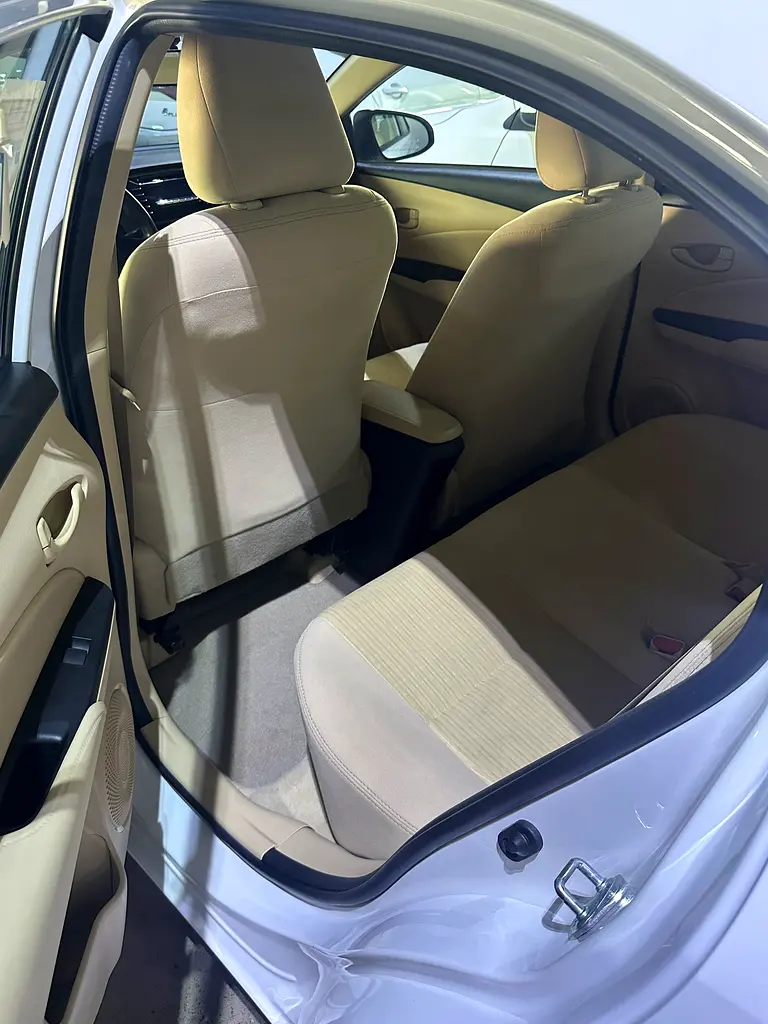 TOYOTA Yaris SE 2022 - photo 5 - Import Émirats | International Cars