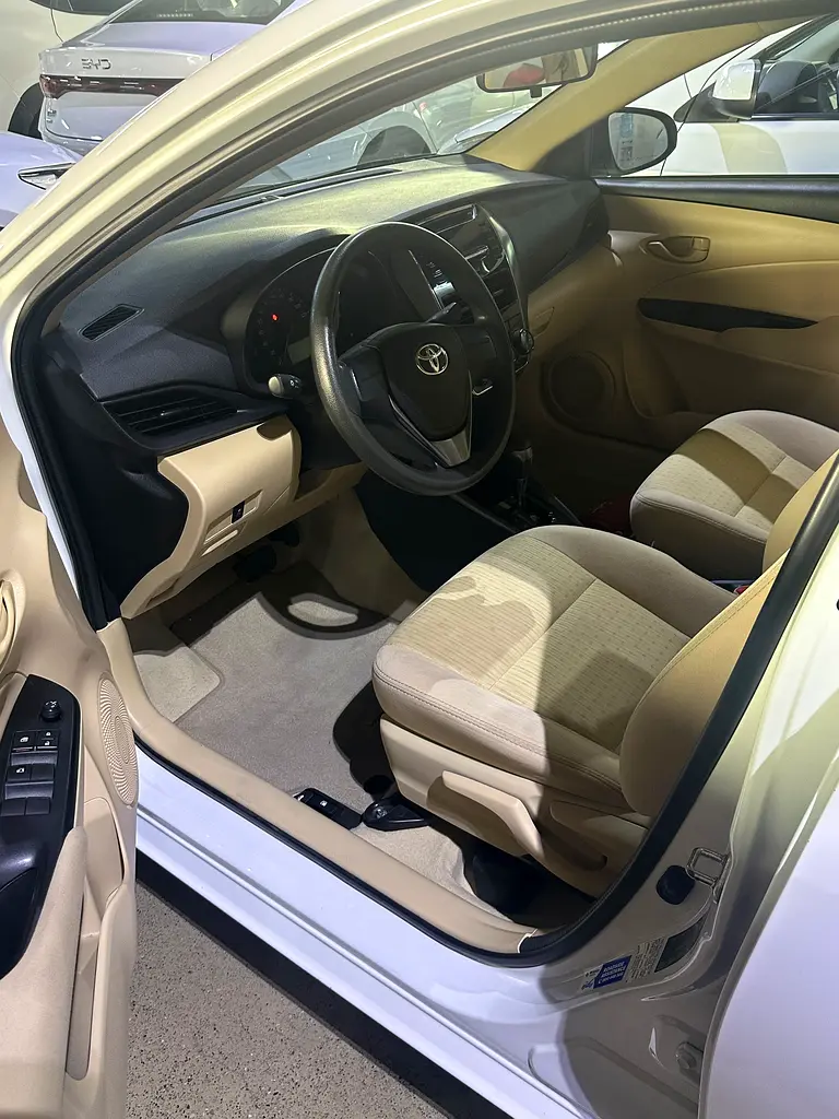 TOYOTA Yaris SE 2022 - photo 6 - Import Émirats | International Cars