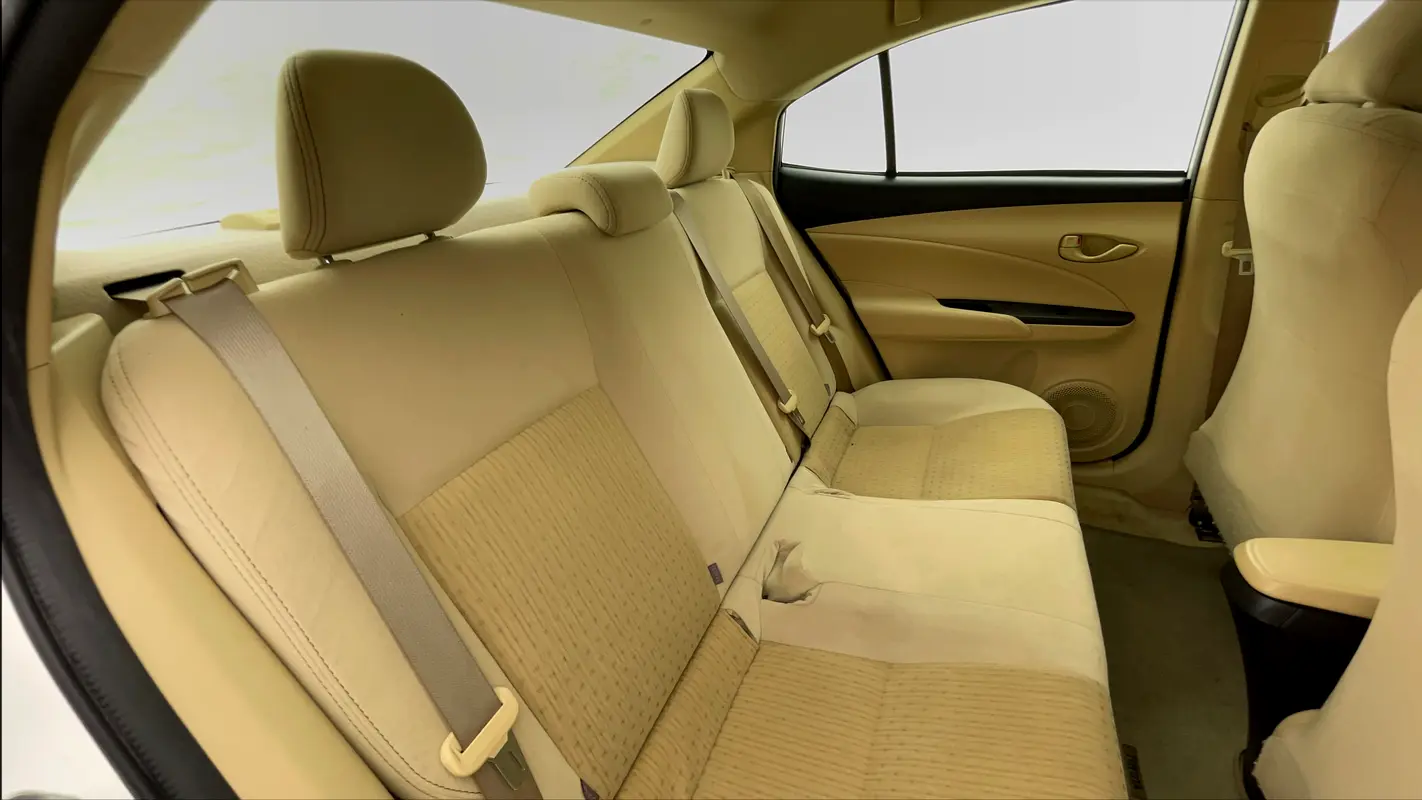 TOYOTA Yaris E 2022 - photo 10 - Import Émirats | International Cars