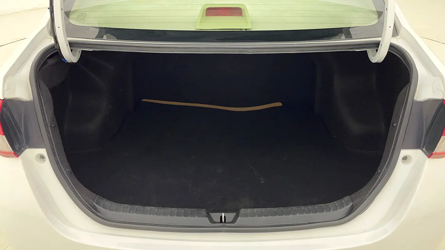 TOYOTA Yaris E 2022 - photo 11 - Import Émirats | International Cars