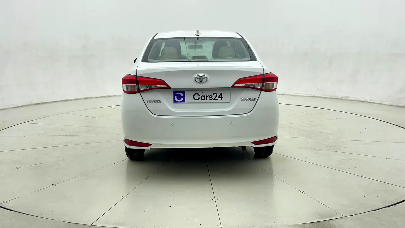 TOYOTA Yaris E 2022 - photo 4 - Import Émirats | International Cars