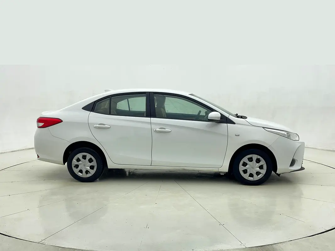 TOYOTA Yaris E 2022 - photo 5 - Import Émirats | International Cars