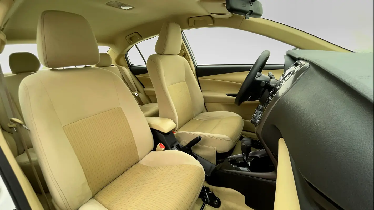 TOYOTA Yaris E 2022 - photo 6 - Import Émirats | International Cars