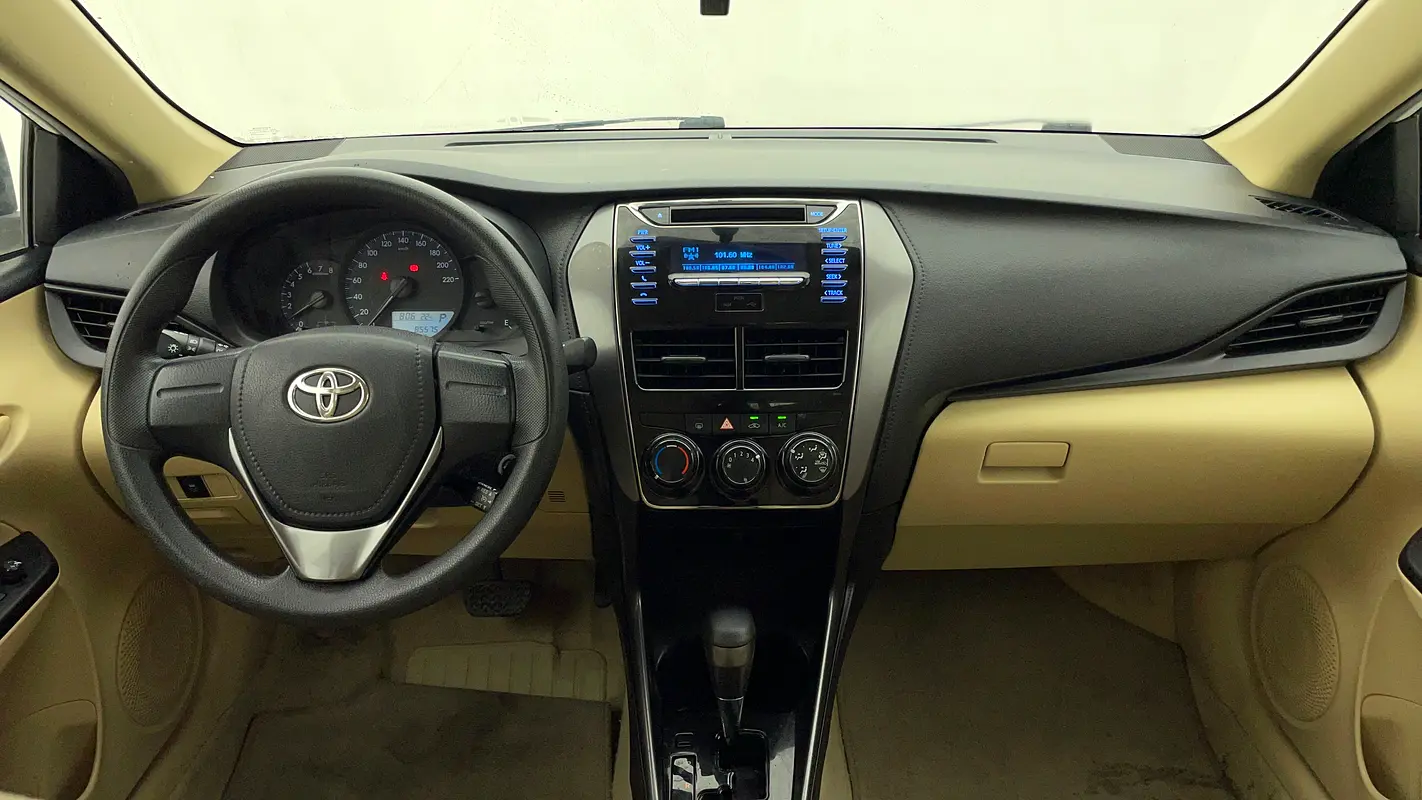 TOYOTA Yaris E 2022 - photo 7 - Import Émirats | International Cars