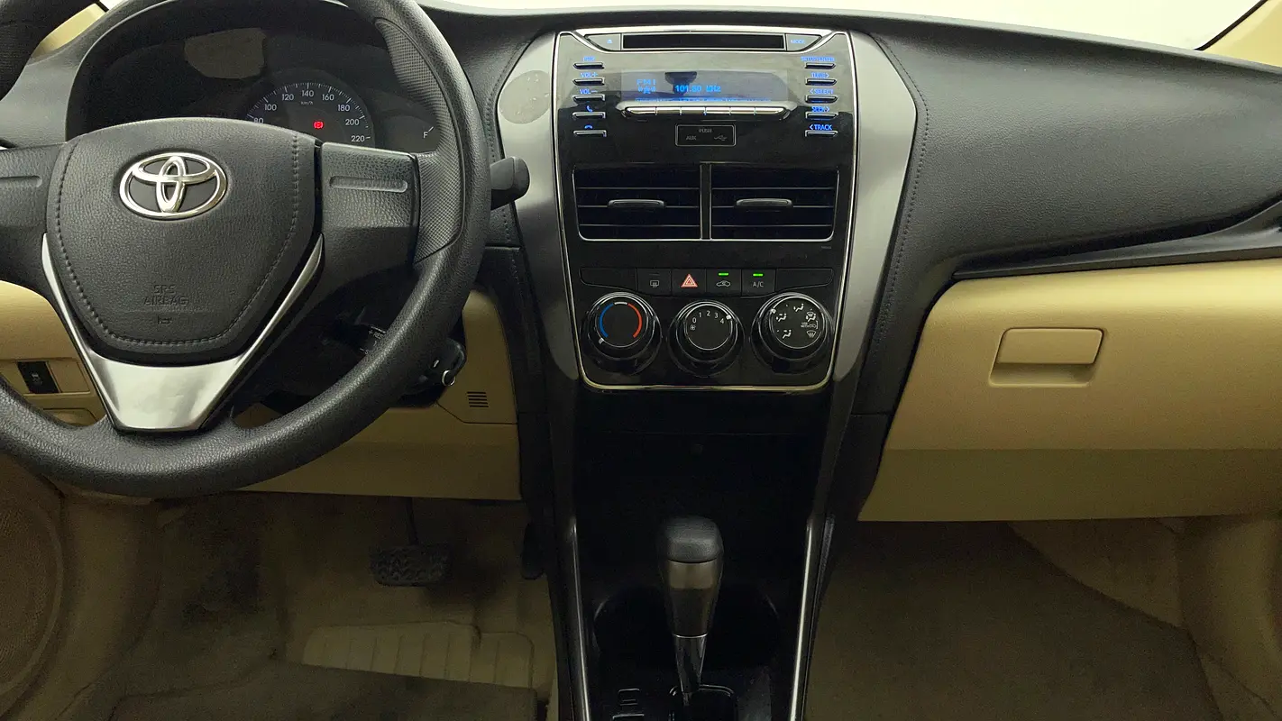 TOYOTA Yaris E 2022 - photo 8 - Import Émirats | International Cars