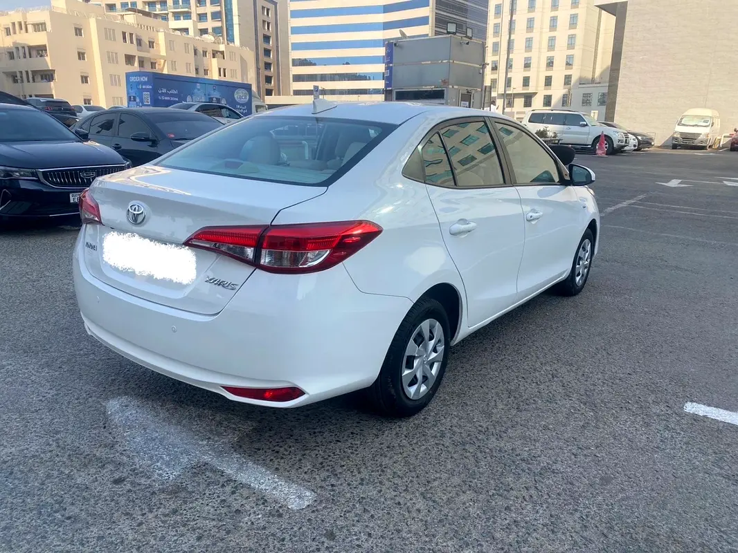 TOYOTA Yaris SE 2022 - photo 10 - Import Émirats | International Cars