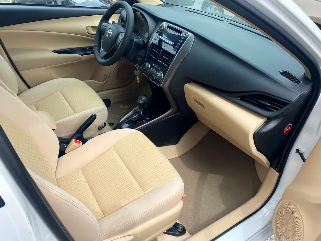 TOYOTA Yaris SE 2022 - photo 12 - Import Émirats | International Cars