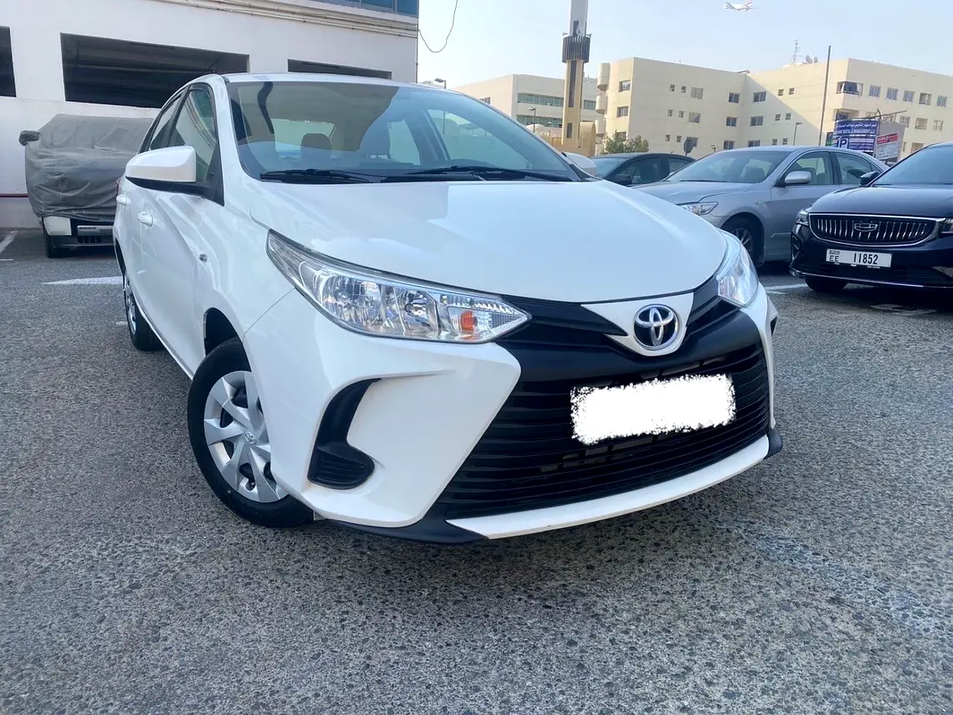 TOYOTA Yaris SE 2022 - photo 2 - Import Émirats | International Cars