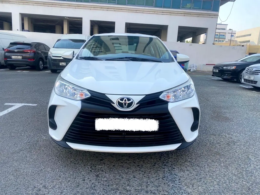 TOYOTA Yaris SE 2022 - photo 3 - Import Émirats | International Cars
