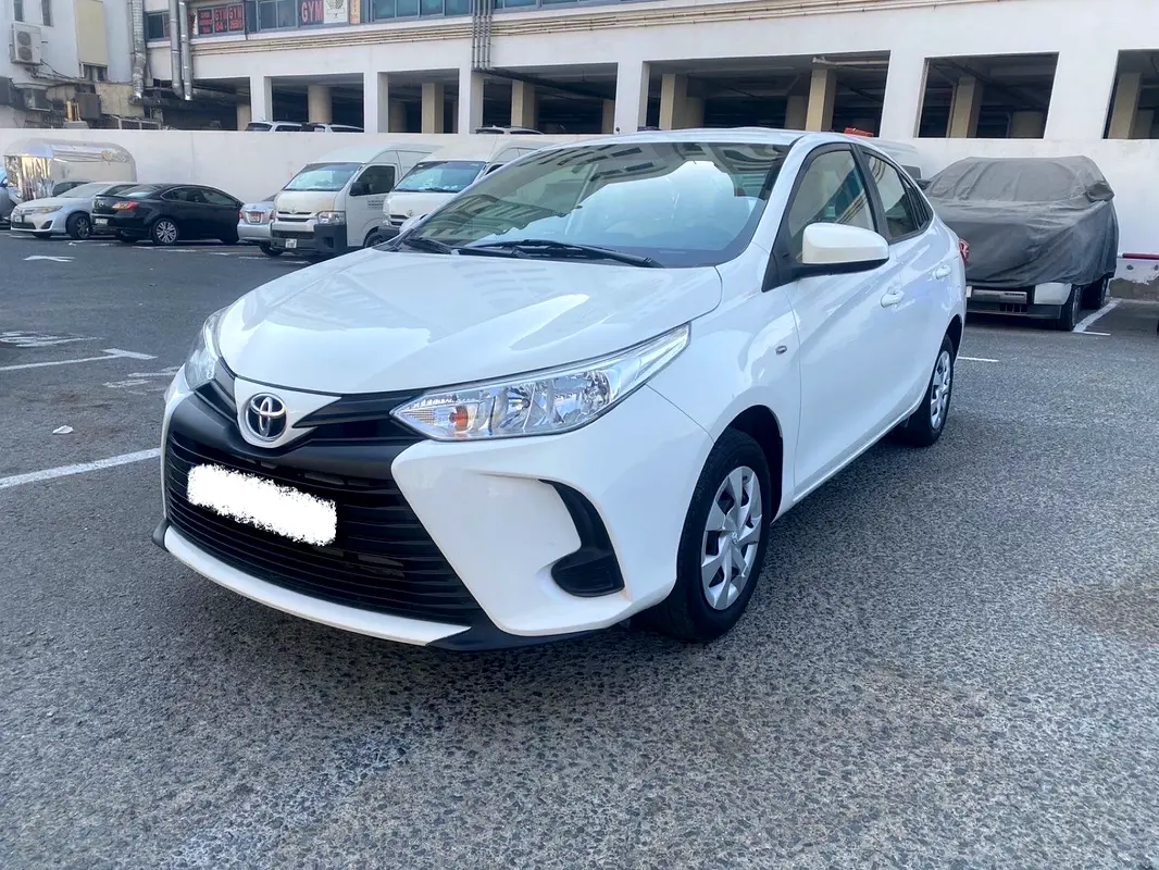 TOYOTA Yaris SE 2022 - photo 4 - Import Émirats | International Cars