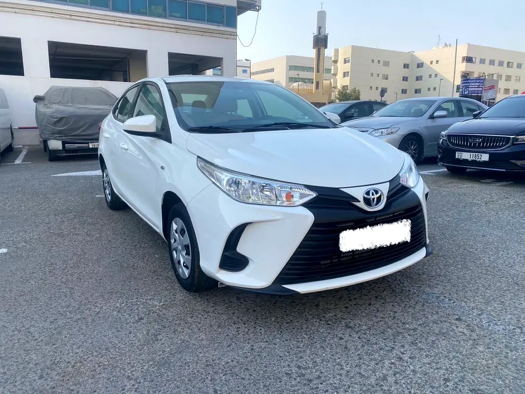 TOYOTA Yaris SE 2022 - photo 5 - Import Émirats | International Cars