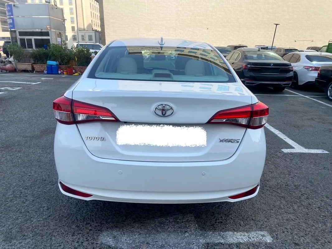TOYOTA Yaris SE 2022 - photo 8 - Import Émirats | International Cars