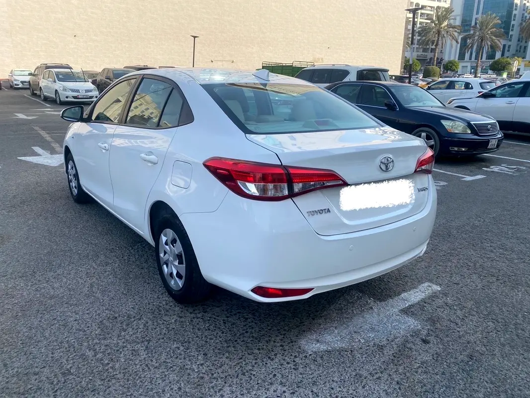 TOYOTA Yaris SE 2022 - photo 9 - Import Émirats | International Cars