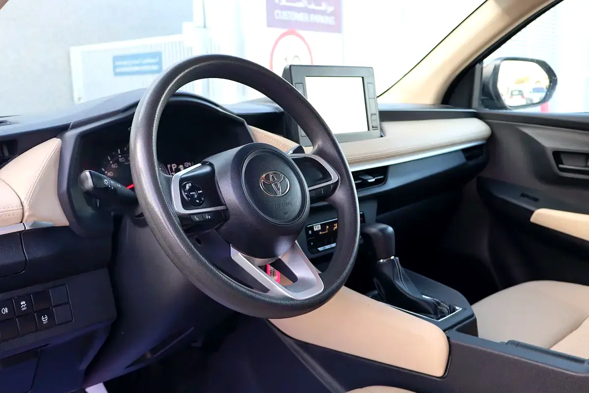 TOYOTA Yaris E 2023 - photo 5 - Import Émirats | International Cars