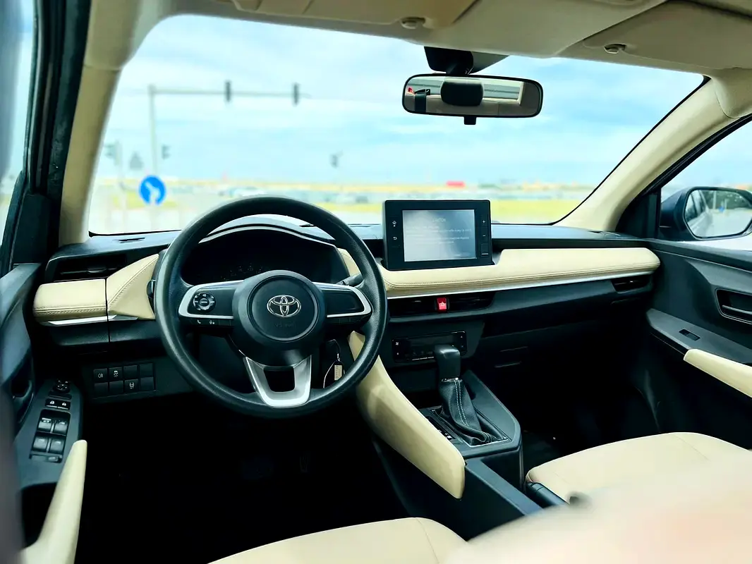 TOYOTA Yaris E 2023 - photo 6 - Import Émirats | International Cars