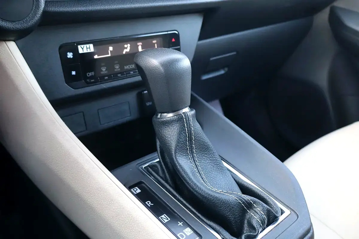 TOYOTA Yaris E 2023 - photo 7 - Import Émirats | International Cars