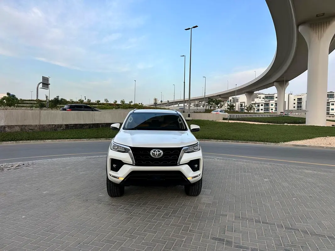 TOYOTA Fortuner GXR 2023 - photo 2 - Import Émirats | International Cars