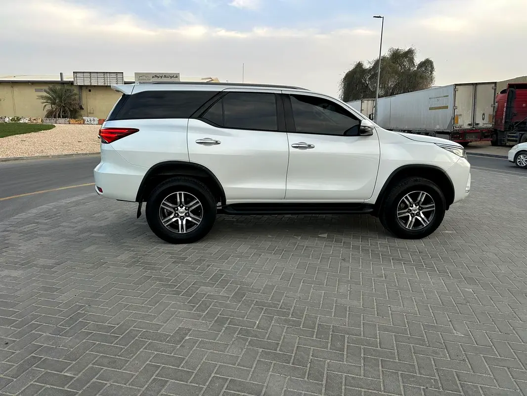 TOYOTA Fortuner GXR 2023 - photo 3 - Import Émirats | International Cars