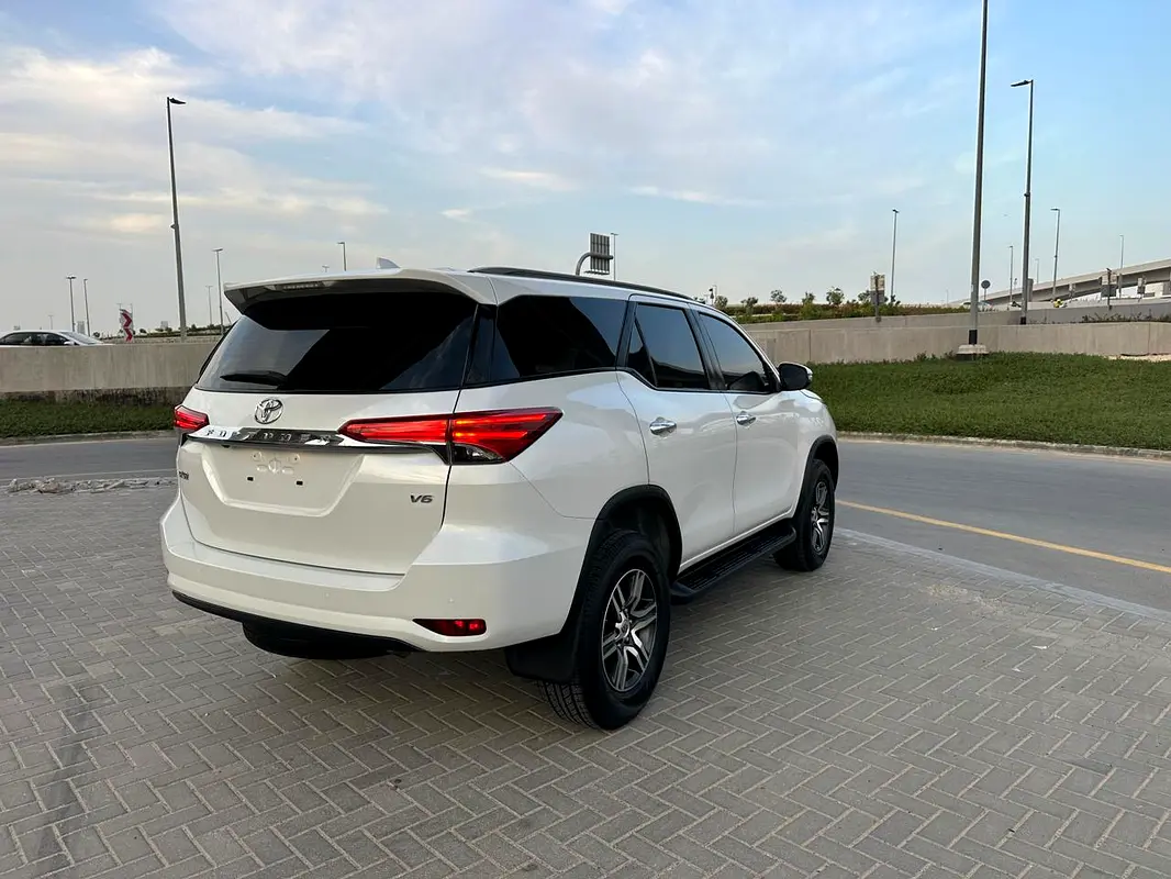 TOYOTA Fortuner GXR 2023 - photo 4 - Import Émirats | International Cars