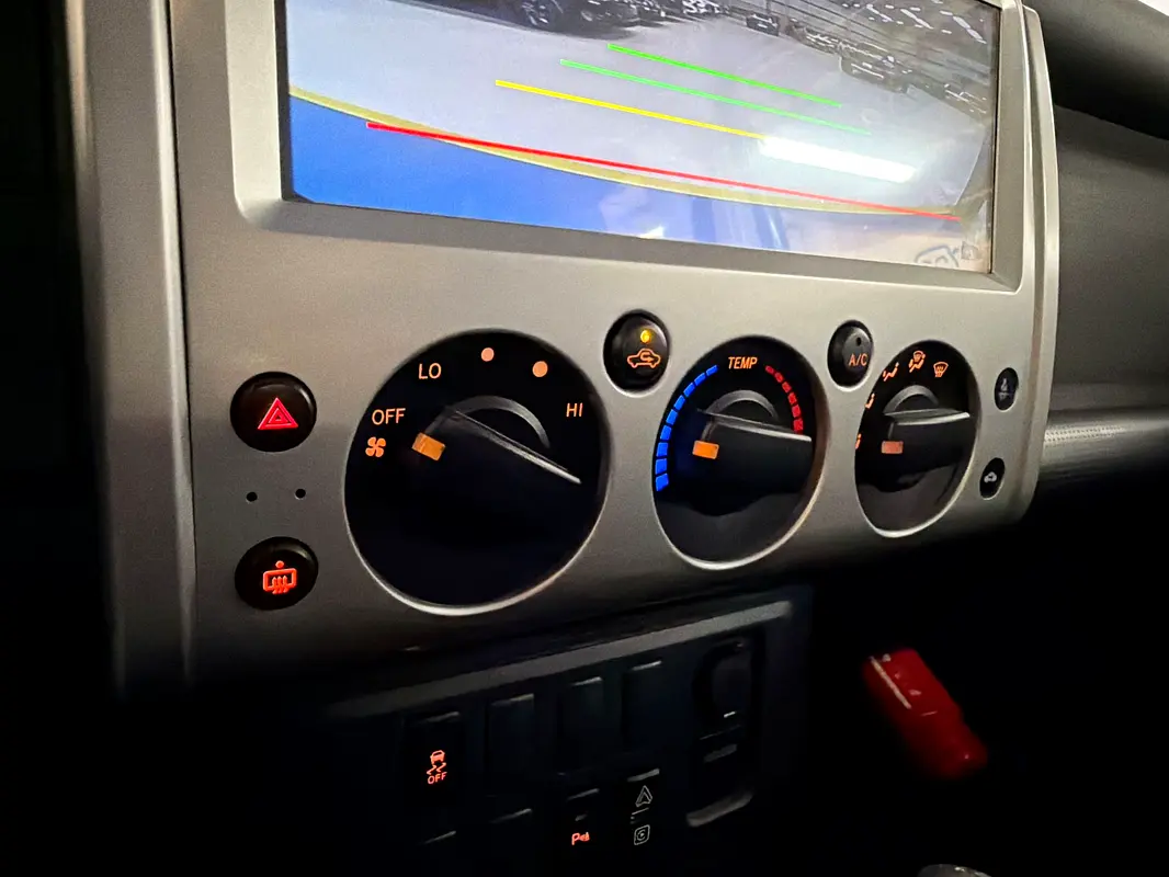 TOYOTA FJ Cruiser GXR 2022 - photo 12 - Import Émirats | International Cars