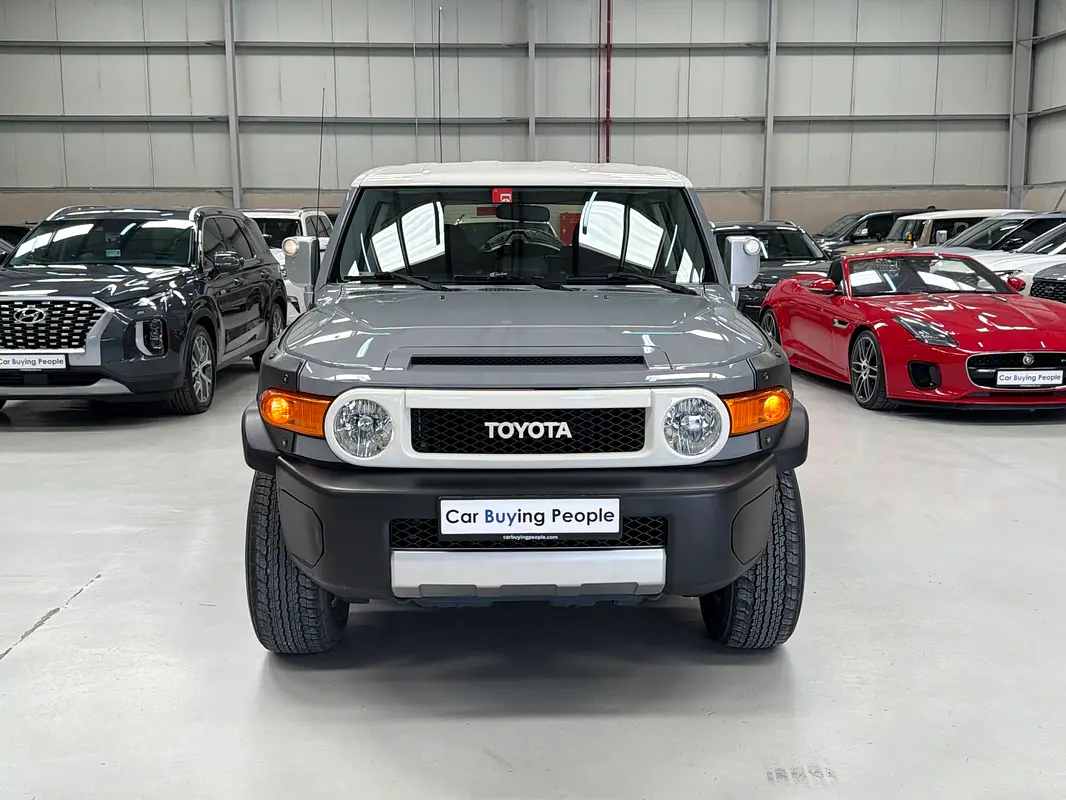 TOYOTA FJ Cruiser GXR 2022 - photo 2 - Import Émirats | International Cars