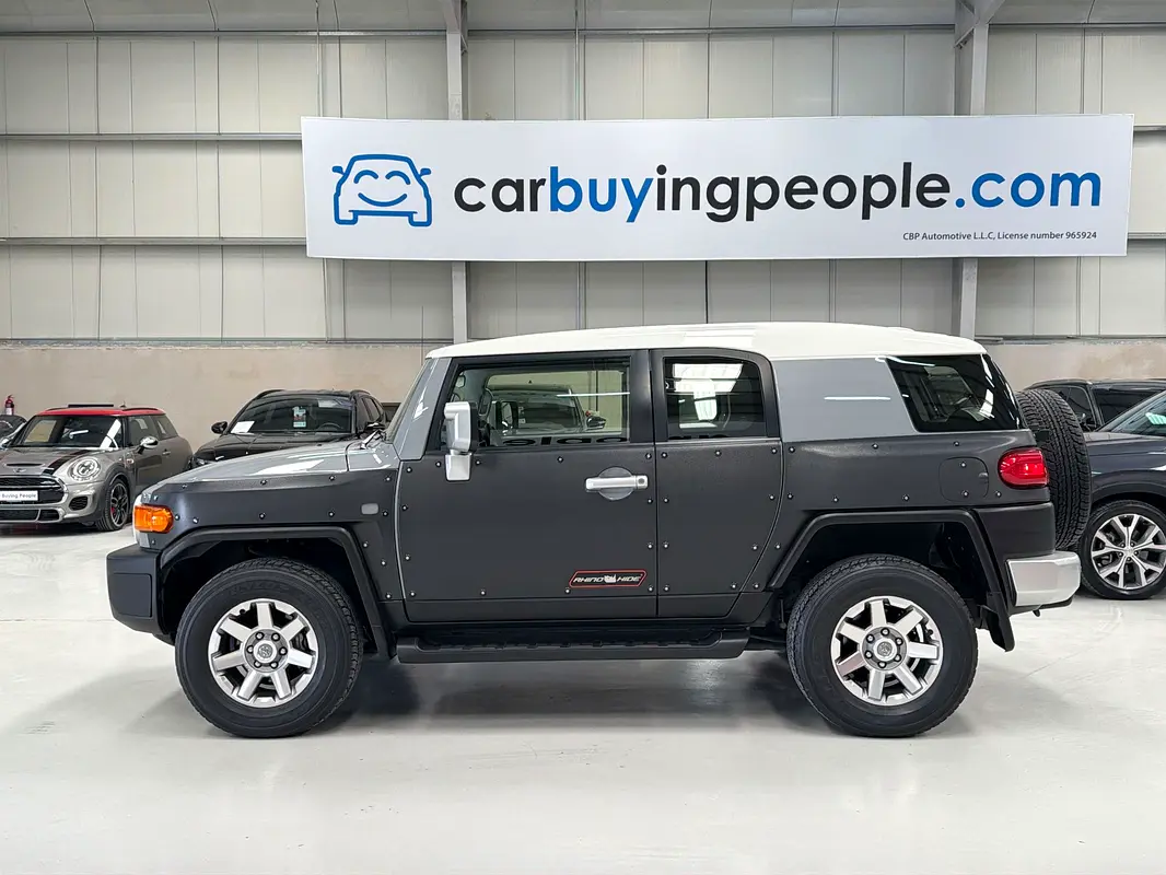 TOYOTA FJ Cruiser GXR 2022 - photo 4 - Import Émirats | International Cars