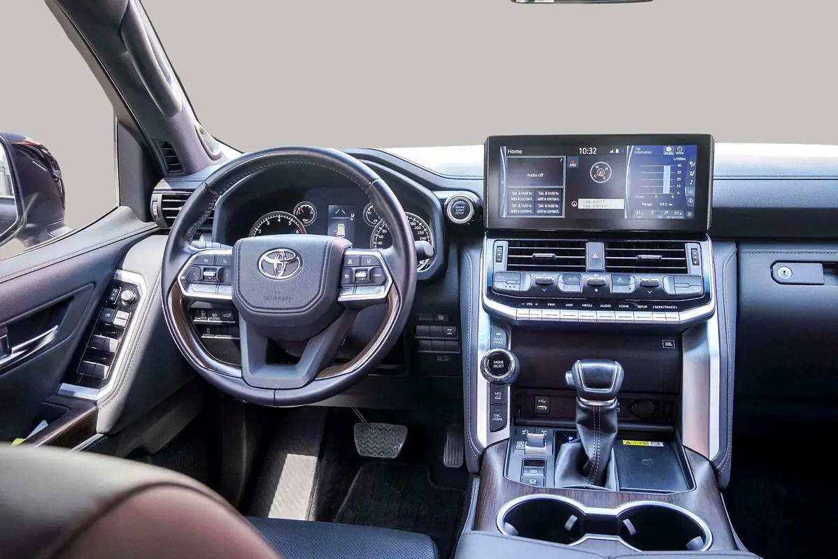 TOYOTA Land Cruiser GXR 2022 - photo 10 - Import Émirats | International Cars