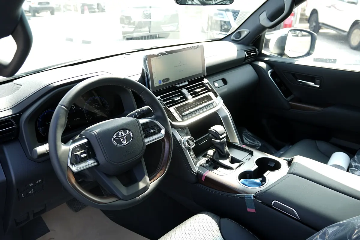 TOYOTA Land Cruiser VX 2026 - photo 5 - Import Émirats | International Cars