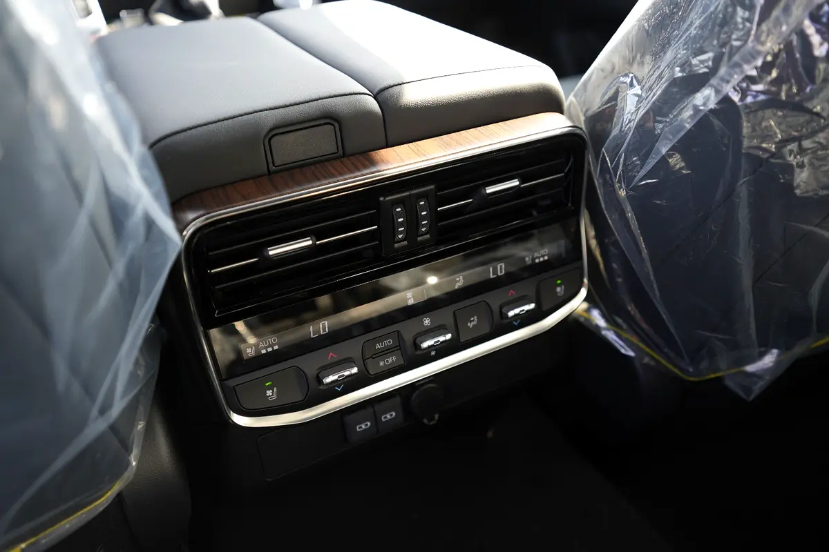 TOYOTA Land Cruiser VX 2026 - photo 8 - Import Émirats | International Cars