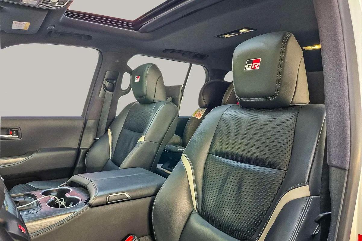 TOYOTA Land Cruiser GR Sport 2022 - photo 11 - Import Émirats | International Cars